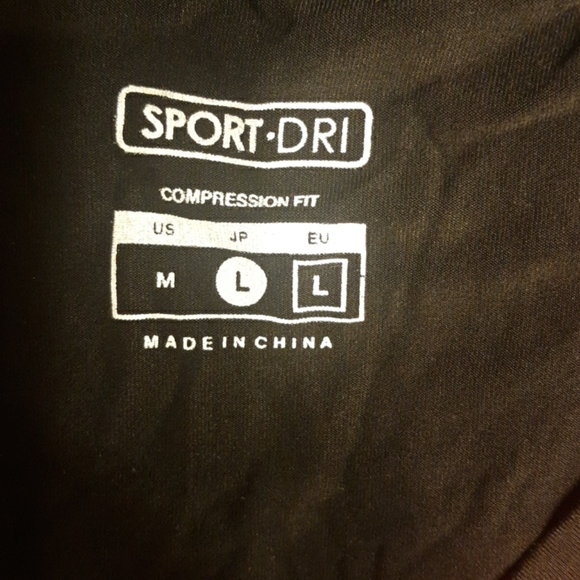 NWT Women's Set 3 Printed Athletic v-neck Tees - Picture 7 of 16